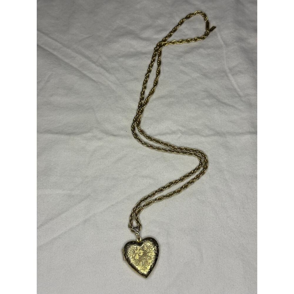 Vintage 1928 Heart Photo Locket Necklace Gold Tone Etched Retro Jewelry